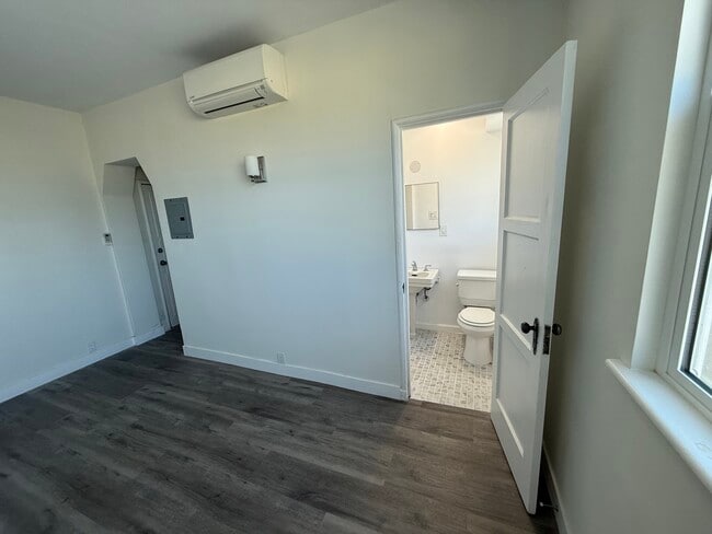 Building Photo - Crestwood Tower Apartments