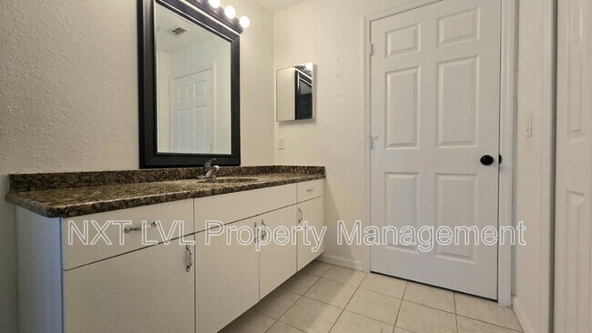 Building Photo - 1231 NW 22nd Ave