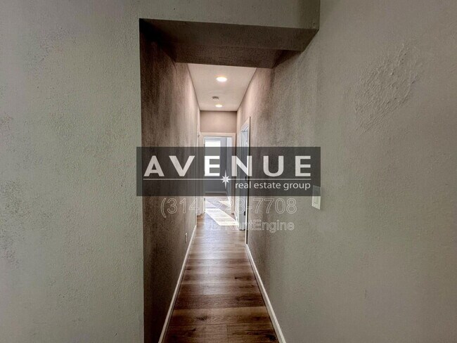 Building Photo - 5931 Maple Ave