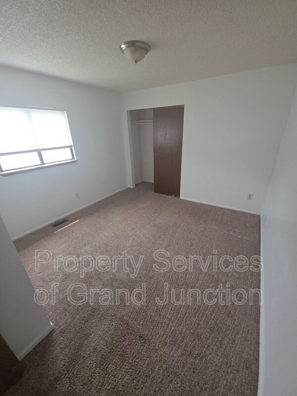 Building Photo - 1102 E Carolina Ave
