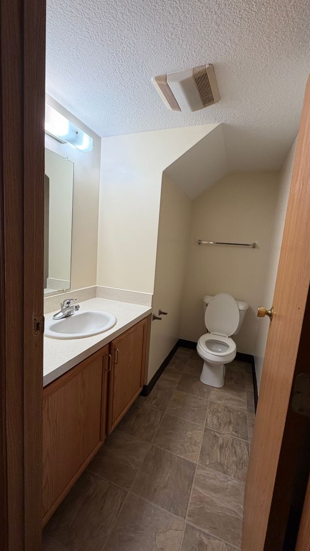 Building Photo - 1040 Steeplebush Dr