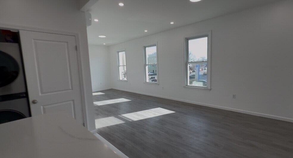 Building Photo - 17 Kearny Ave