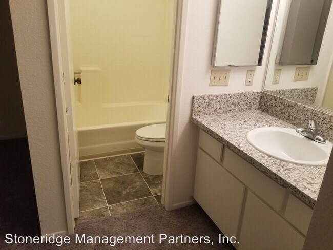 Building Photo - 3930-3940 W Valencia Dr