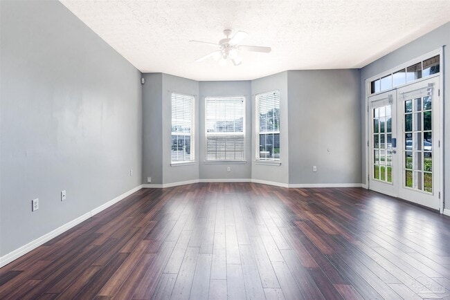 Building Photo - 13 Chatelaine Cir SE