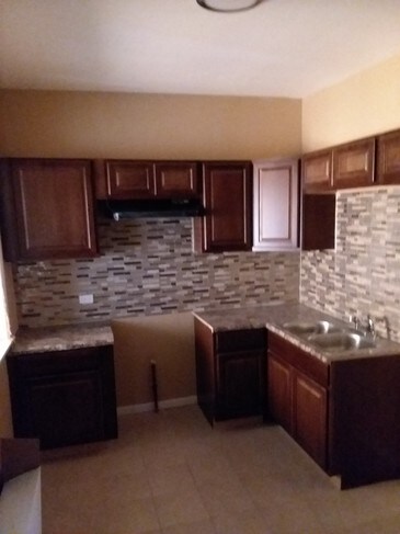 Kitchen - 8640 S Carpenter St