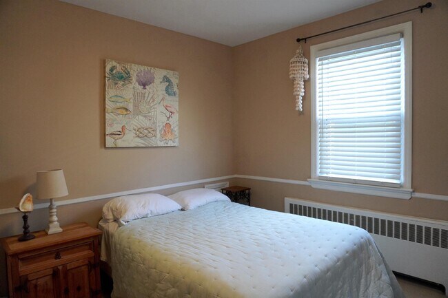 Building Photo - 205 N Essex Ave