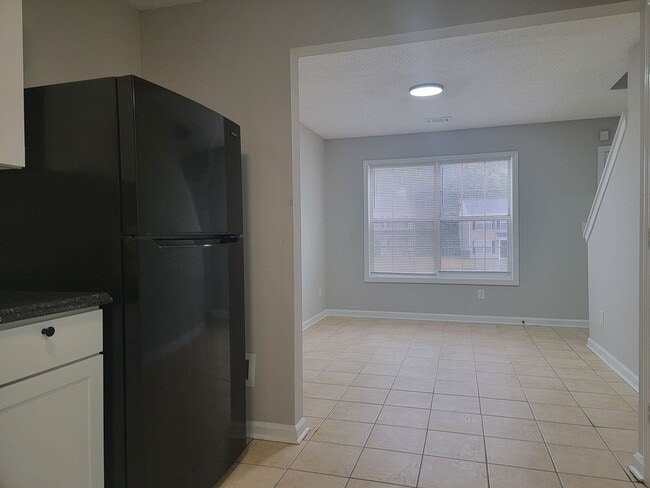 Building Photo - Quiet Comfort - Modern Home - HAFC Voucher...