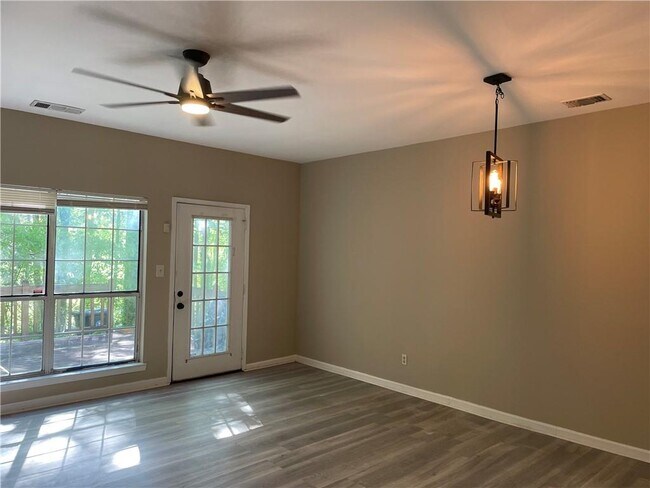 Building Photo - 2295 Fairways Ct