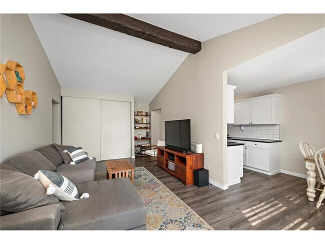 Building Photo - 4618 Cedar Lk Rd S