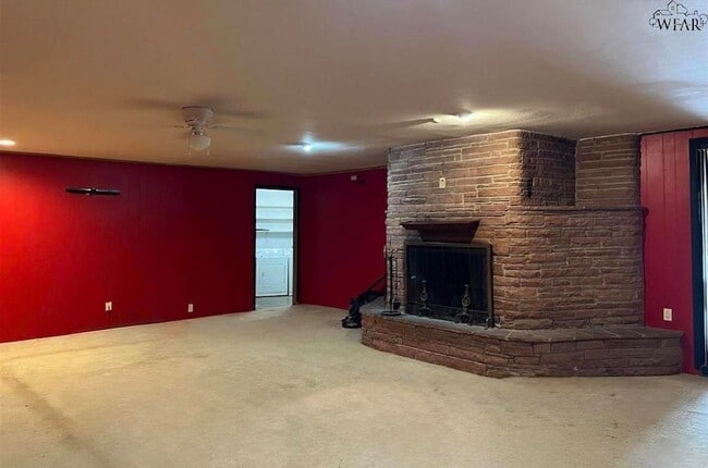 Building Photo - 722 Maple St