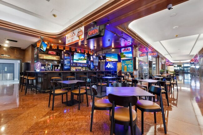 Building Photo - 1717 N Bayshore Dr