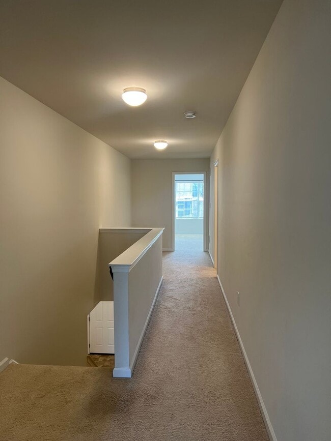 Building Photo - Stunning 4 bedroom 2.5 Bathroom Home in Ma...