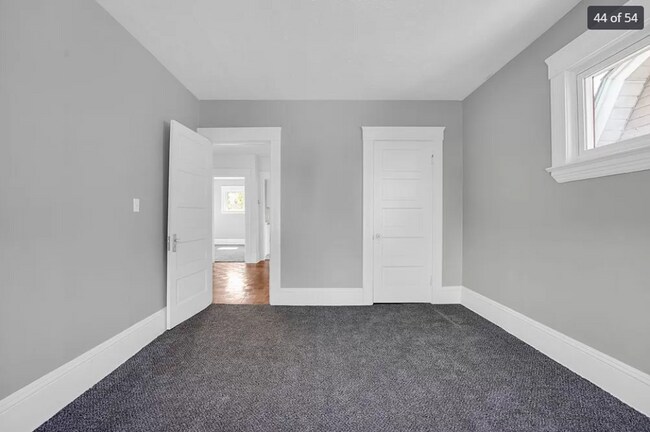 Building Photo - Renovated - 3 Bedroom Duplex