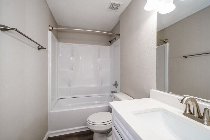 Building Photo - 16311 Alametos Dr