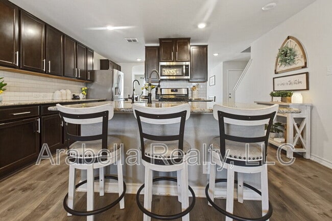 Building Photo - 955 Brown Thrasher