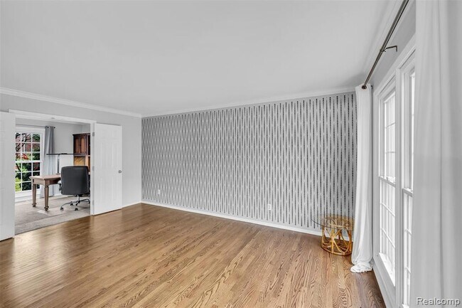 Building Photo - 45077 Roundview Dr