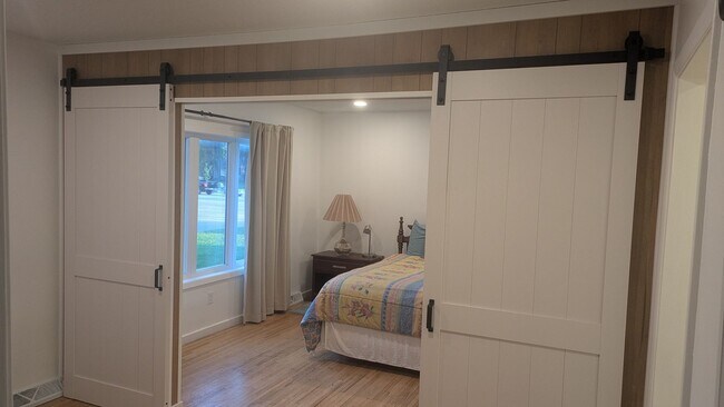 Building Photo - 3 Bedroom home with 2 car detached garage