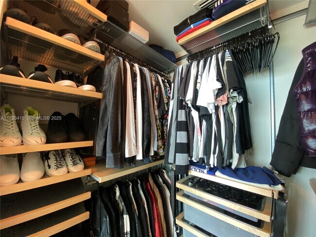 Building Photo - 888 Biscayne Blvd