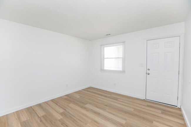 Building Photo - 9544 20th Bay St