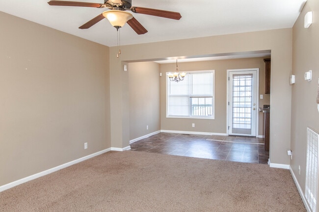 Building Photo - Pet Friendly Three Bedroom!