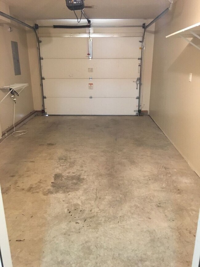 Building Photo - PRICE REDUCTION Available July 2026! Monthly rent $1,700