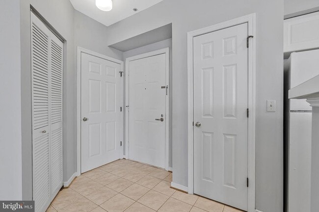 Building Photo - 1625 International Dr