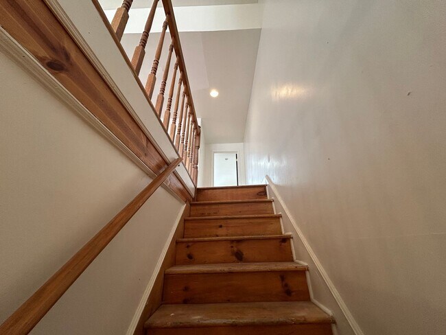 Building Photo - 2823 W Girard Ave