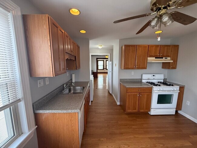 Building Photo - 66 Brock St