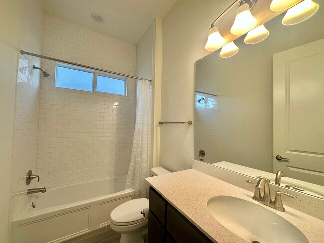 Building Photo - 4 Bed 3 Bath Austin Tx!!!! NEW MANAGEMENT