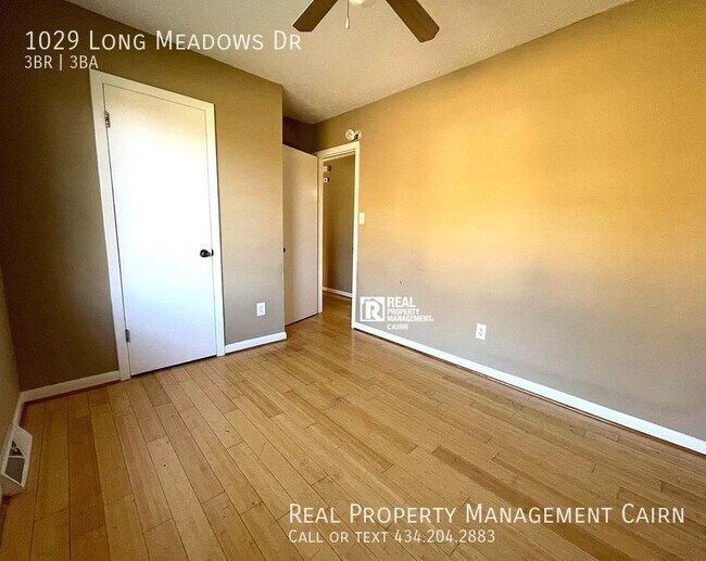 Building Photo - Spacious 3 Bedroom 2.5 Bath Split Level Home
