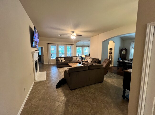Building Photo - 222 Overland Trace Dr