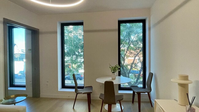 Building Photo - 6 Garfield Pl