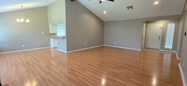 Building Photo - 3038 Shawnee Dr