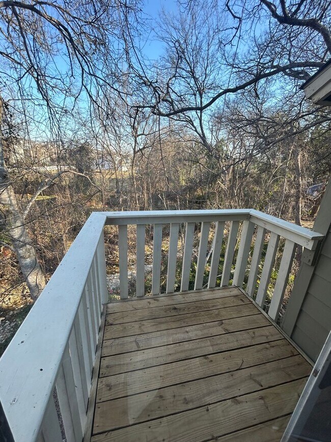 Building Photo - 1610 Waterloo Tr