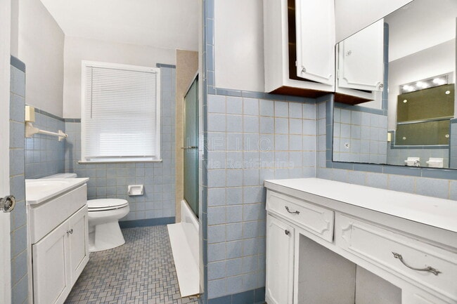 Building Photo - 221 S 41st St