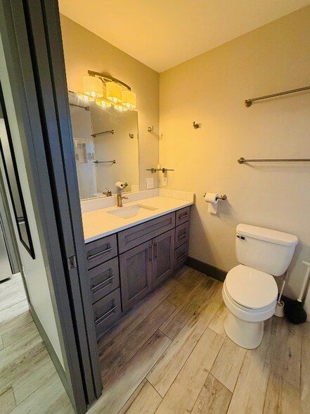 Building Photo - 2116 NE 8th Pl