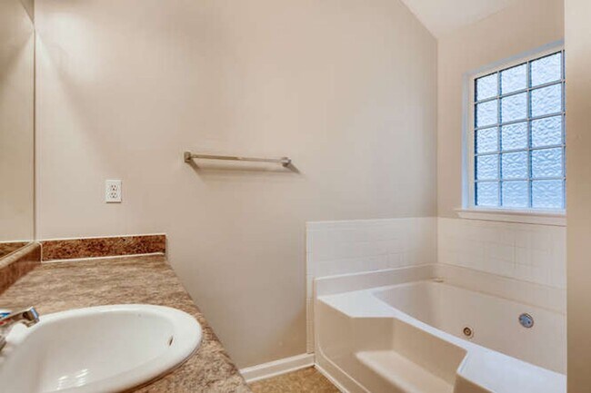 Building Photo - Newer Home For Rent 2 Story - Just Like Br...