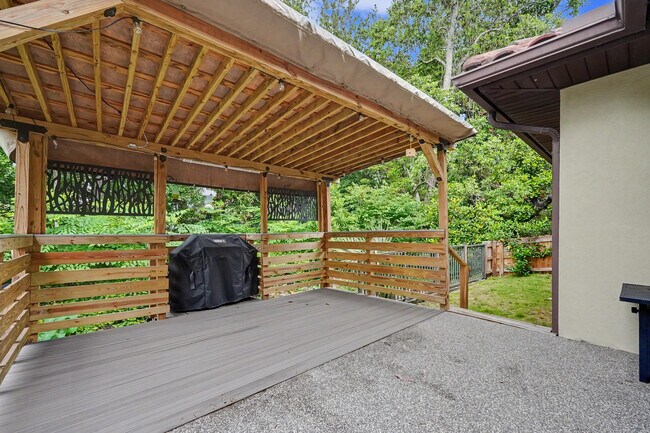 Building Photo - 490 Soundview Ct