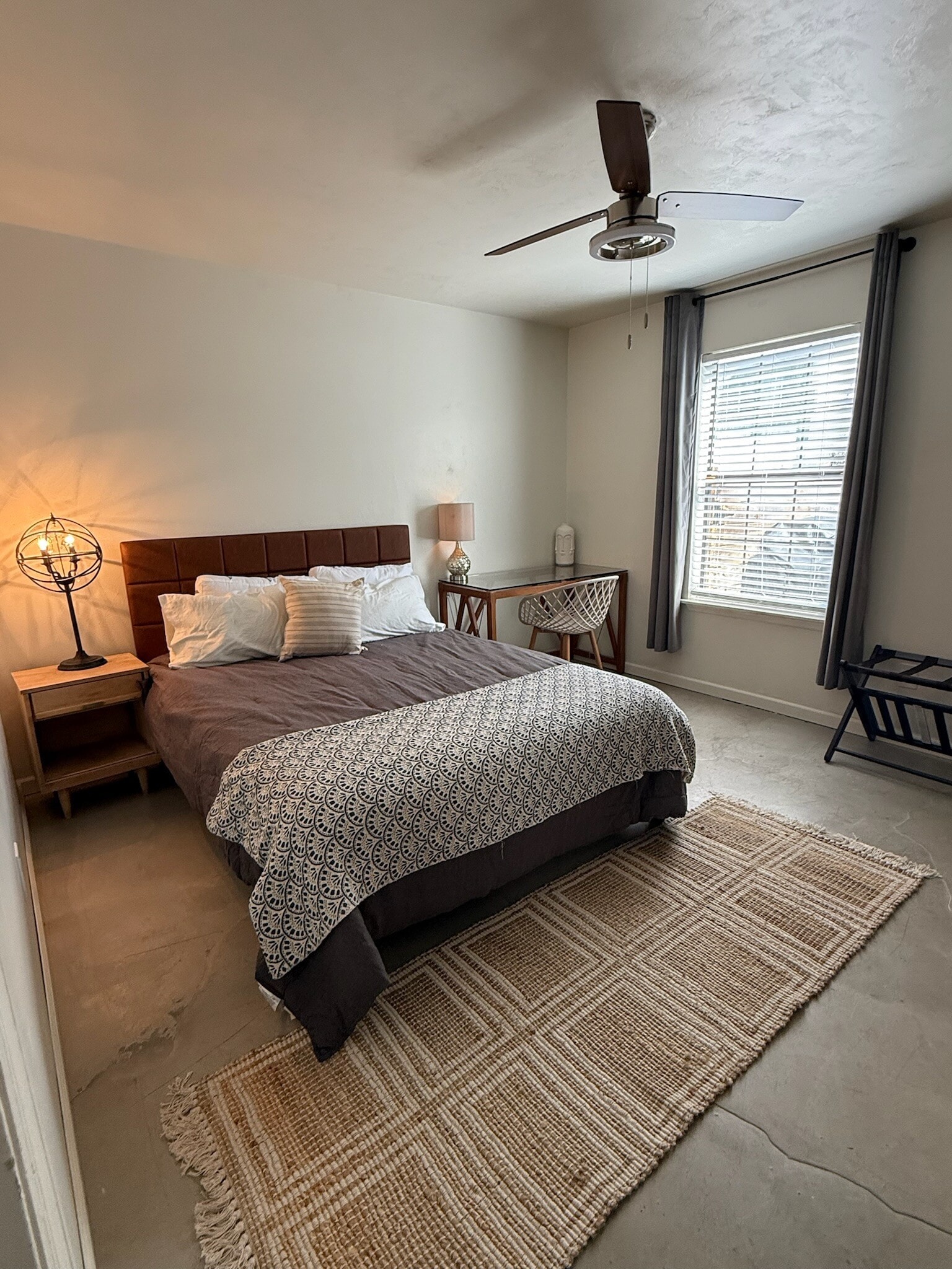 Building Photo - 301 S Lipona Rd