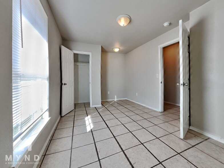 Building Photo - 3309 E 14th St