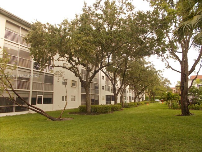 Building Photo - 1400 SW 124th Terrace