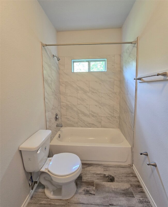 Building Photo - 4410 Larkspur St
