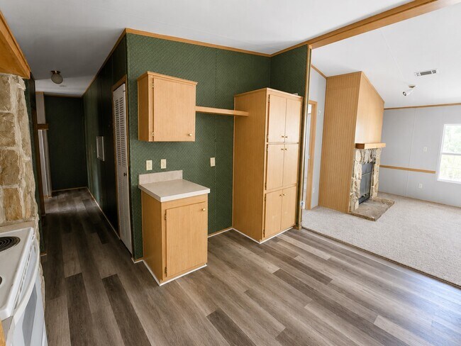 Building Photo - 573 Bluebonnet