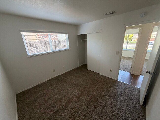 Building Photo - 4 Bed / 2 Bath | Rosemont Single Family Home Available