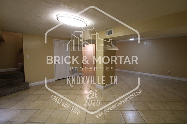 Building Photo - 1400 Mt Vista Dr