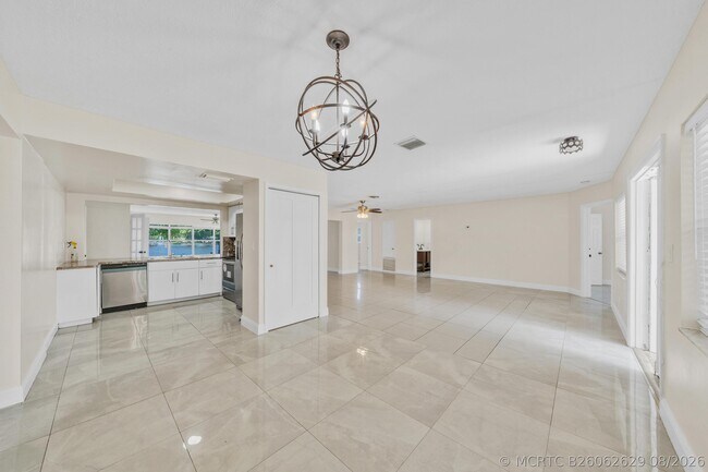 Building Photo - 4921 NW 39th St