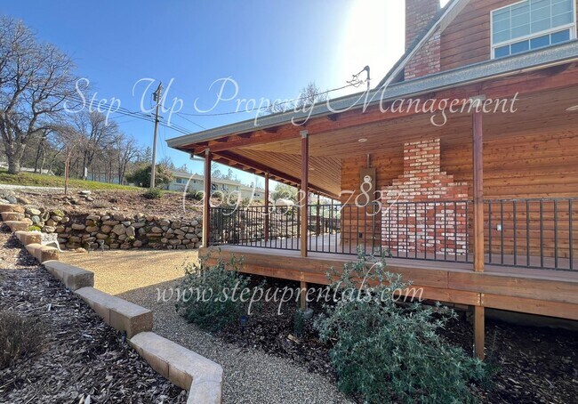 Building Photo - Stunning 3 Bedroom 2 Bath Home In Soulsbyville!!!