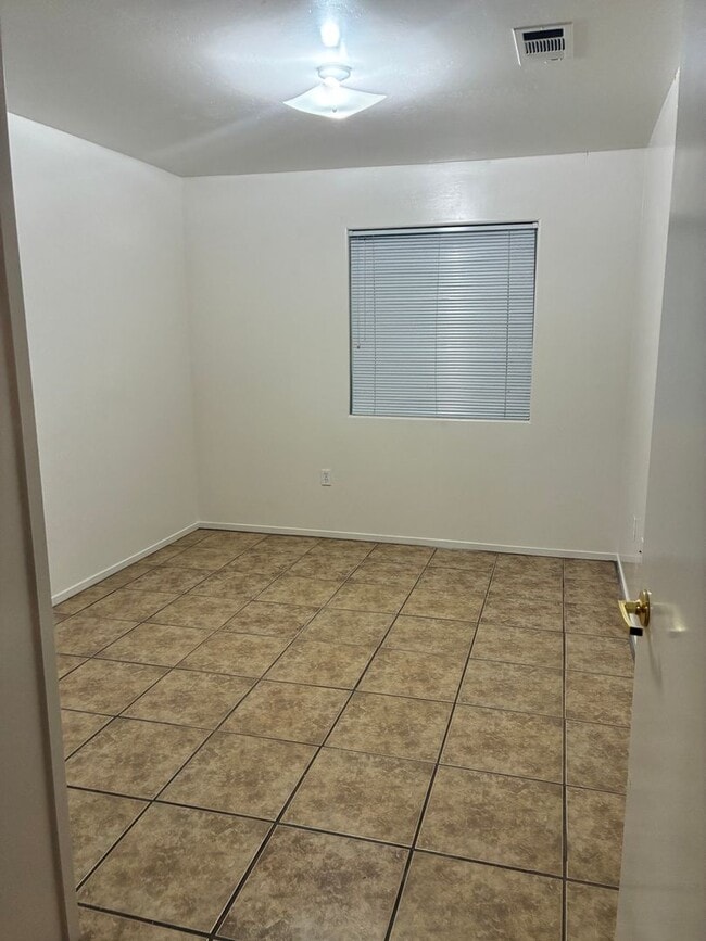 Building Photo - 5101 S H St