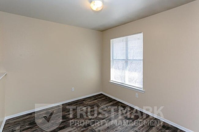 Building Photo - 310 S 40th St