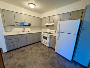 Building Photo - 630 56th St SE